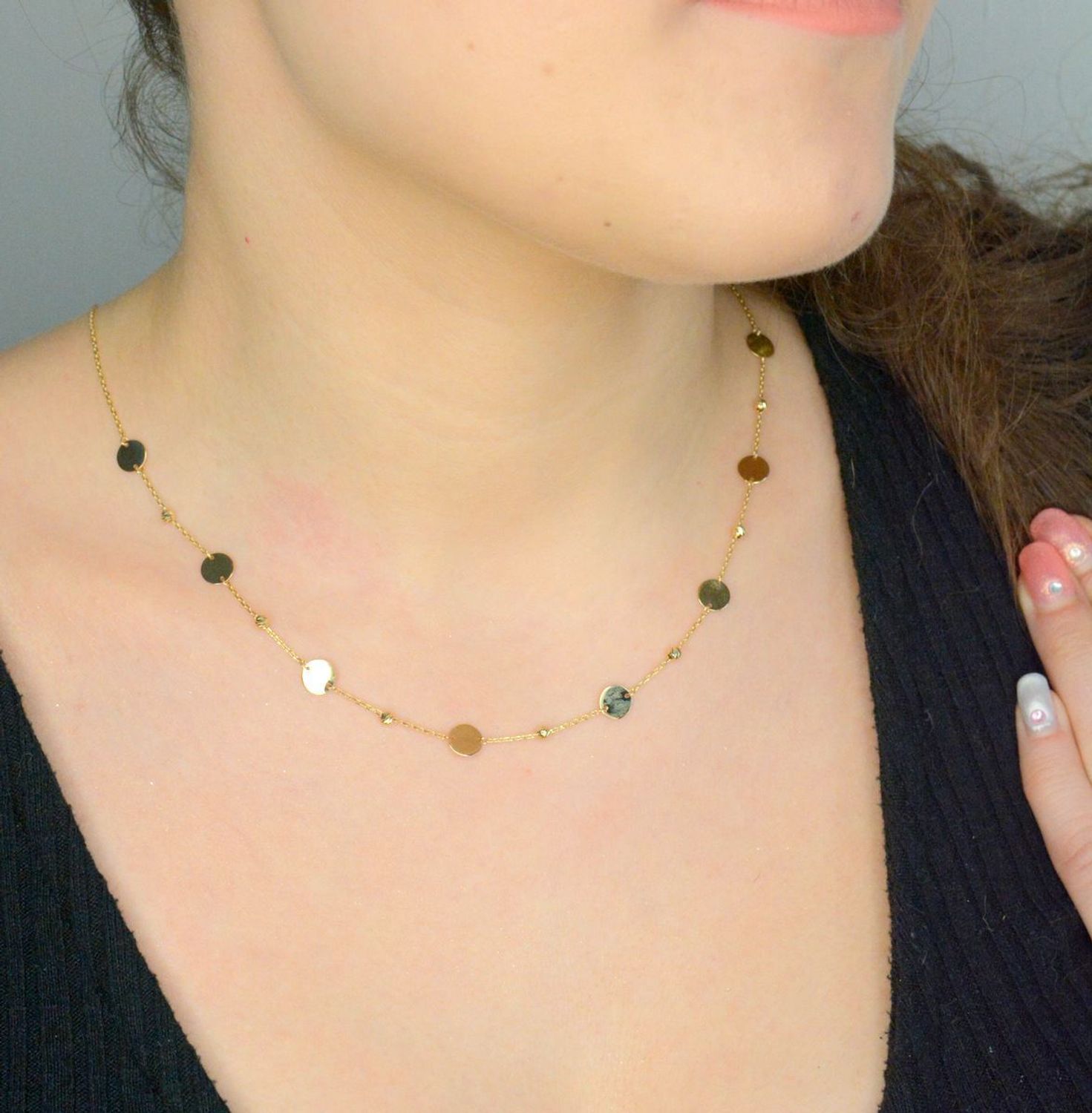 Złoty naszyjnik damski. Złoty naszyjnik z blaszkami. Naszyjnik damski złoty próby 375. Naszyjnik damski celebrytka z modnym wzorem. Naszyjnik na prezent (2).jpg